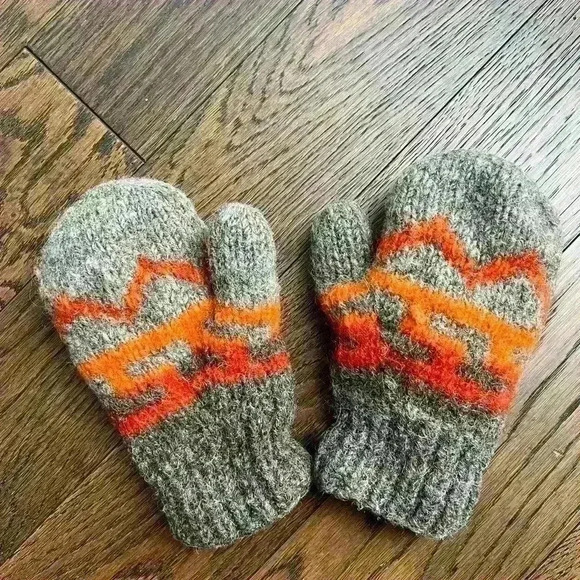 Balta Funwear 100% Wool Aztec Grey and Orange Mittens  Winter Accessory - Picture 6 of 10
